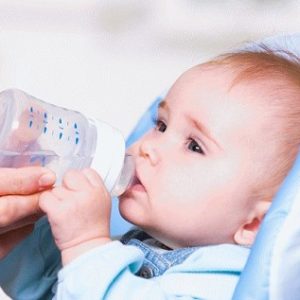 Нужно ли давать воду новорожденным детям